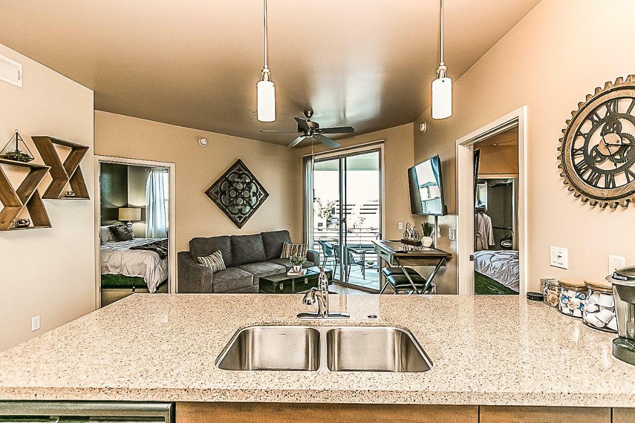 Villa Shopping & Dining 1 Mile - 24 Hour Pool With Parking - 4036 Phoenix Exterior foto